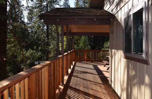North Wawona Cabin | (11B) Sequoia House at The Redwoods In Yosemite