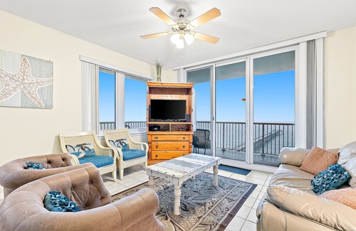 Navarre Beach House | 11th-floor oceanfront condo with pool, Gulf & pier views & washer/dryer