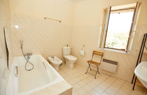 Sauvian Other | 12-17th century Castle. 8 guests, 5km to the beach
