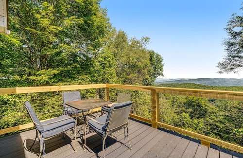 Beech Mountain House | 12-acre mountain-view retreat with private hot tub, fireplace & club pool access