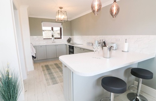 Looe Cottage | 12 CLAREMONT FALLS, family friendly, with open fire in Polperro