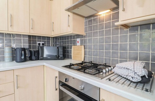 Leicester Cottage | 12 GORSE LANE, family friendly, with a garden in Syston