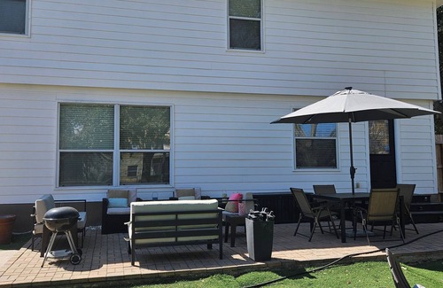 West San Antonio House | 12 Guest Home 3 minutes from SeaWorld close to Lackland AFB, and Six Flagsnn
