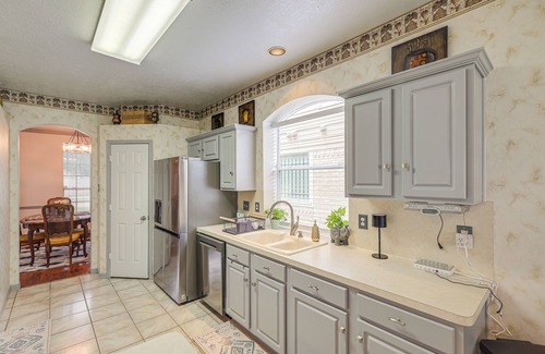 Cloverleaf House | 12 Mi to Dtwn Houston: Family-Friendly Home!