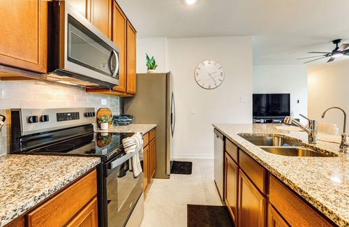 Elmendorf House | 12 Mi to San Antonio River Walk: Home w/Yard!
