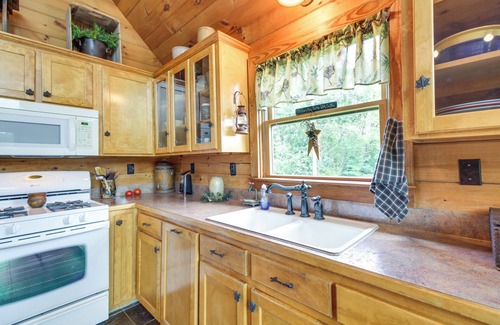 Republican Grove Cabin | 12 Mi to Staunton River: Nathalie Cabin w/Deck