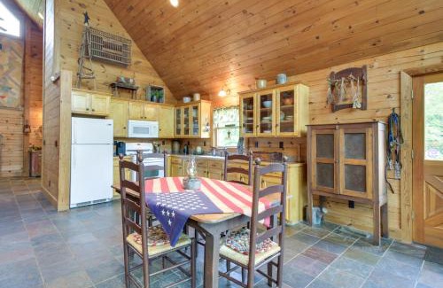 Republican Grove House | 12 Mi to Staunton River Nathalie Cabin with Deck