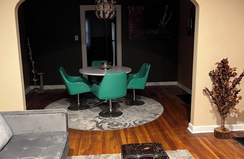 Near Northside House | 12 min from Gainbridge, 10 min from Lucas Oil, 12 min from Motor Speedway
