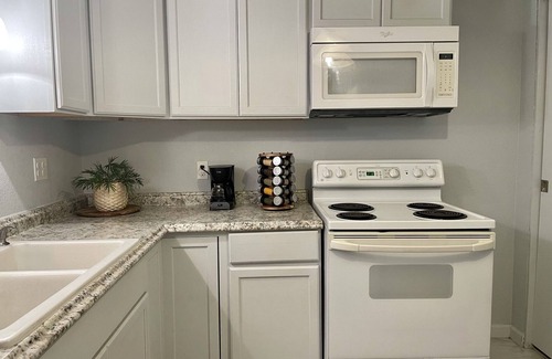 Dupont Apartment | 12 min to Downtown! Child&Pet Friendly , Fully Stocked Kitchen, W/, Back
