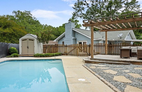 Smyrna House | 12 Minutes to Truist Park! Private Pool! 25 mins from East Cobb Baseball!