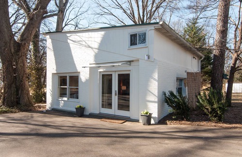 Breeze Hill Cottage | 12 South Loft - Peaceful, private guesthouse in a perfect location!