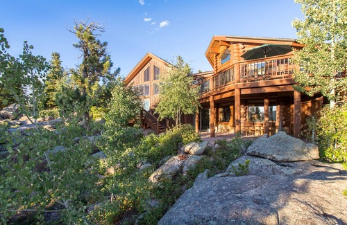 Black Hawk House | 120 acre Private Ranch! Pristine Mountain Views & Wilderness!