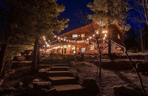 Black Hawk House | 120 acre Private Ranch! Pristine Mountain Views & Wilderness!