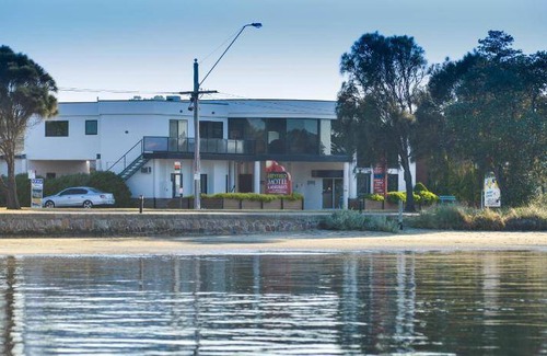 Lakes Entrance Apartment | 120 m² Apartment ∙ 3 bedrooms ∙ 6 guests