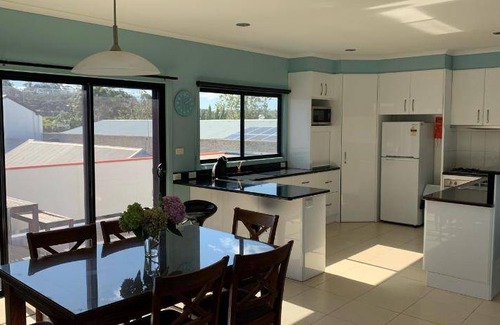Lakes Entrance Apartment | 120 m² Apartment ∙ 3 bedrooms ∙ 6 guests