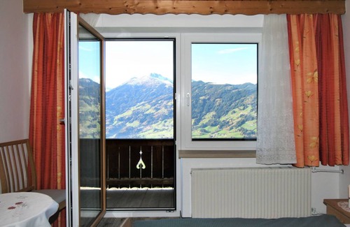 Holdernach House | 120 m² House ∙ 1 bedroom ∙ 10 guests