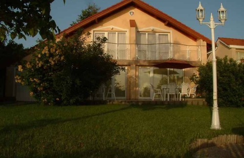 Bekesszentandras House | 120 m² House ∙ 4 bedrooms ∙ 10 guests