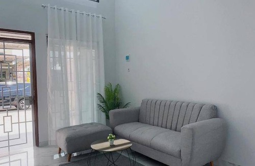 Singkawang House | 120 m² House ∙ 3 bedrooms ∙ 10 guests