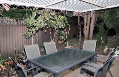 Jolimont House | 120 m² House ∙ 3 bedrooms ∙ 5 guests