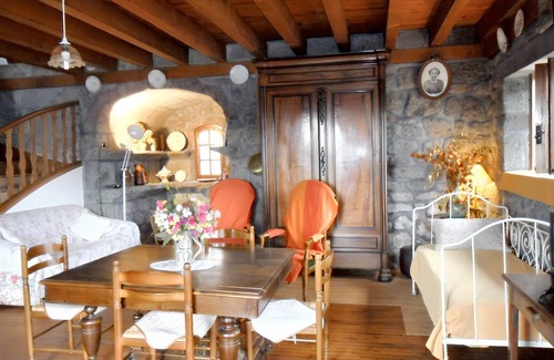 Lascelle House | 120 m² House ∙ 3 bedrooms ∙ 9 guests