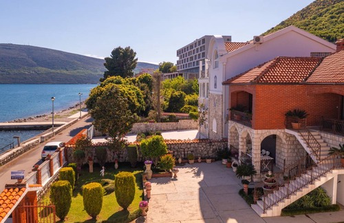 Bijela House | 120 m² House ∙ 3 bedrooms ∙ 6 guests
