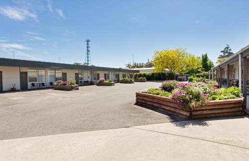 Maffra Hotel | 120 m² Motel ∙ 3 bedrooms ∙ 10 guests