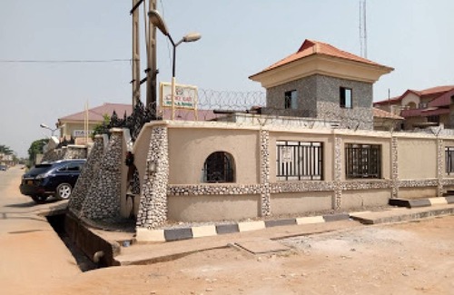 Benin City Resort | 120 m² Private room ∙ 3 bedrooms ∙ 6 guests