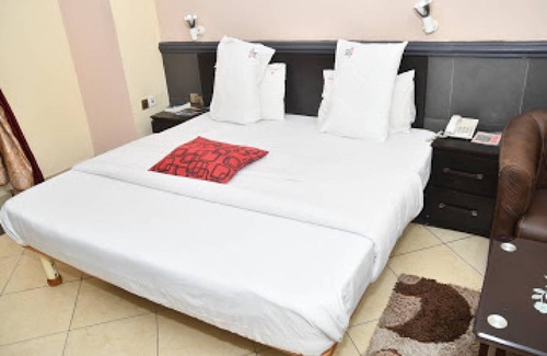 Benin City Resort | 120 m² Private room ∙ 3 bedrooms ∙ 6 guests
