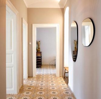 Lend Apartment | 120 m2 purer Luxus im Stadtzentrum mit Balkon und Parkplatz