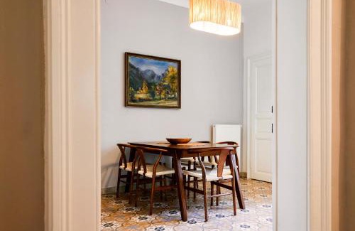 Lend Apartment | 120 m2 purer Luxus im Stadtzentrum mit Balkon und Parkplatz