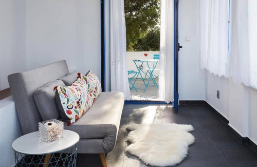 Aegina Villa | 120 m² Villa ∙ 3 bedrooms ∙ 8 guests