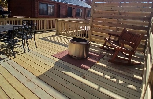 Logan Cabin | 120) Vulture Log Cabin. Close to Hocking Hills State Park and more!
