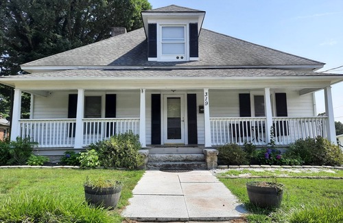 Mount Airy House | 120 year old home located in the heart of Mayberry and the Yadkin Wine Valley