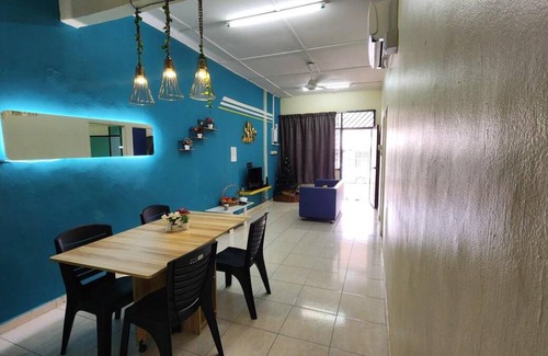 Taman Universiti House | 1200 m² House ∙ 3 bedrooms ∙ 12 guests