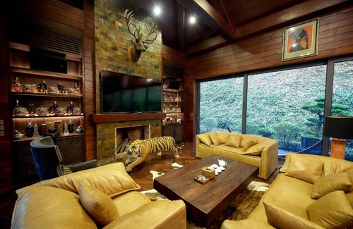 Phuc Yen Villa | 1200 m² Villa ∙ 5 bedrooms ∙ 16 guests