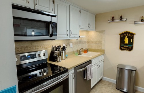 Myrtle Beach Condo | 1200sqft 2bd/2ba Condo w/Full Kitchen Close To Everything in Myrtle Beach!