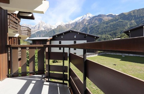Les Houches Apartment | 120m from ski slopes, 1st floor, terrace, balcony, parking, 27m², Les Houches