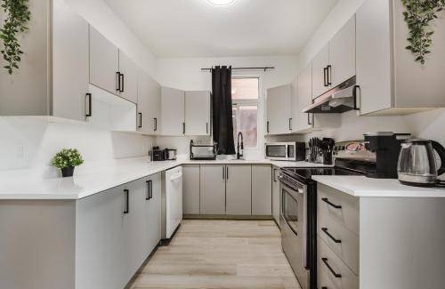 Pointe-Saint-Charles Apartment | 121 m² Apartment ∙ 2 bedrooms ∙ 12 guests