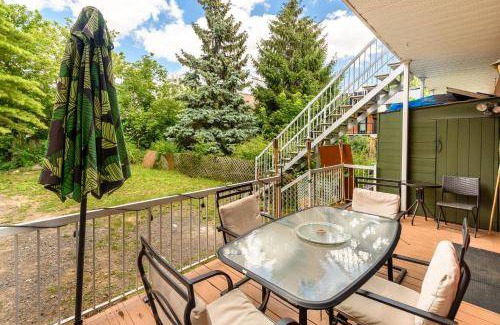 Pointe-Saint-Charles Apartment | 121 m² Apartment ∙ 2 bedrooms ∙ 12 guests