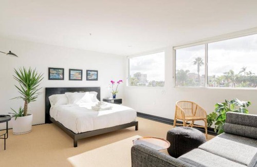 Hillcrest Hotel | 121 m² Hotel ∙ 2 bedrooms ∙ 127 guests