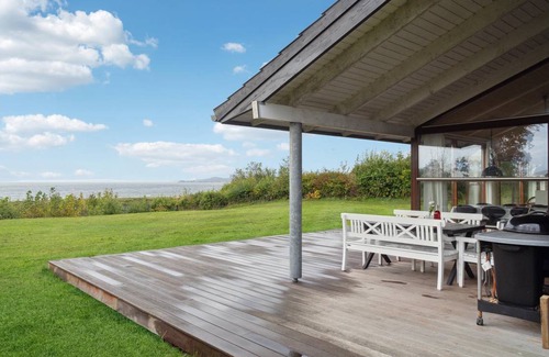 Lyngsbæk Strand House | 122 m² House ∙ 3 bedrooms ∙ 8 guests