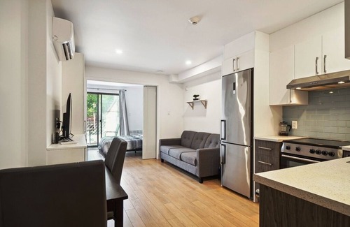 Hochelaga-Maisonneuve Apartment | #122 Spacious, AC, Great Location with Balcony