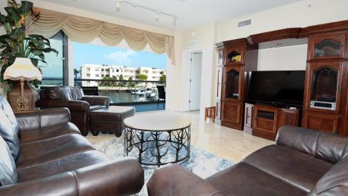 Rock Harbor Apartment | 124 Mariners Club