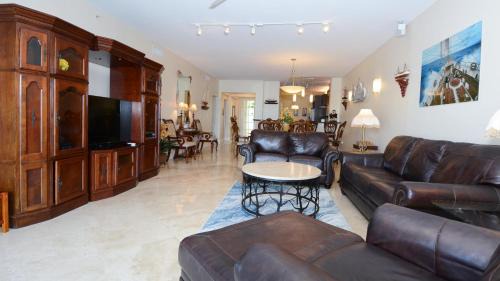 Rock Harbor Apartment | 124 Mariners Club