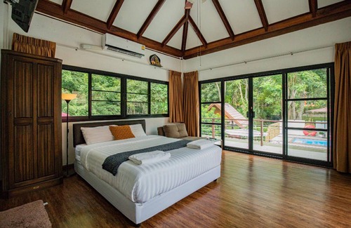Kanchanaburi Villa | 1240 m² Villa ∙ 4 bedrooms ∙ 12 guests