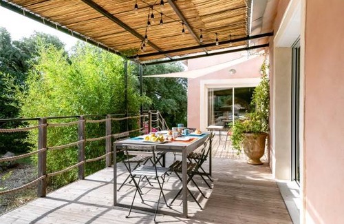 Lacoste House | 125 m² House ∙ 3 bedrooms ∙ 4 guests