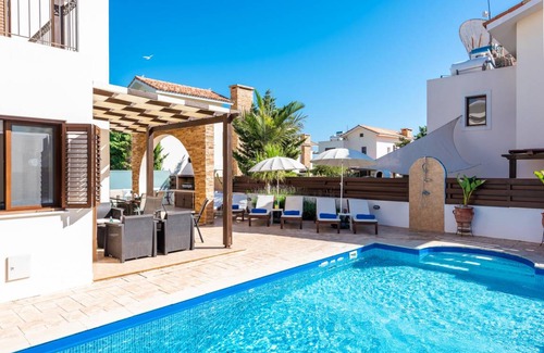 Ayia Thekla Villa | 127 m² Villa ∙ 3 bedrooms ∙ 6 guests