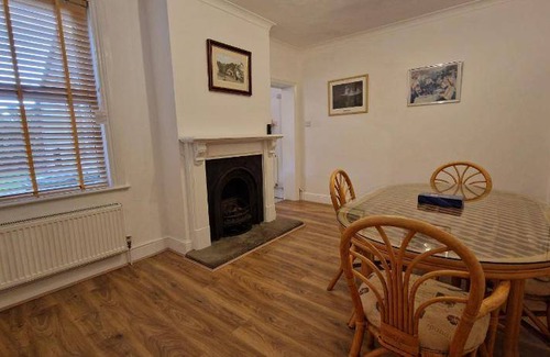Evesham House | 128 m² House ∙ 4 bedrooms ∙ 8 guests