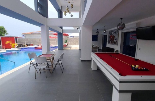 Montellano Villa | 12BR Villa: Infinity Pool, Jacuzzi, Billiard & Outdoor Bar