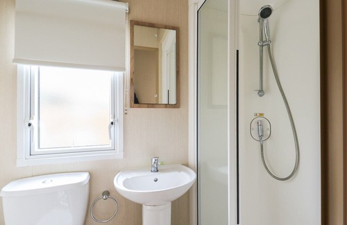 Mynachlogddu House | 12ft-wide caravan with one double with en suite W.